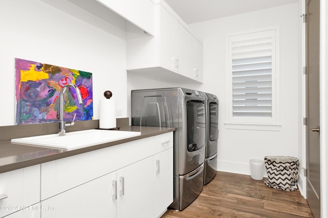 laundry room with sink, cabinets, dark hardwood / wood-style floors, and independent washer and dryer