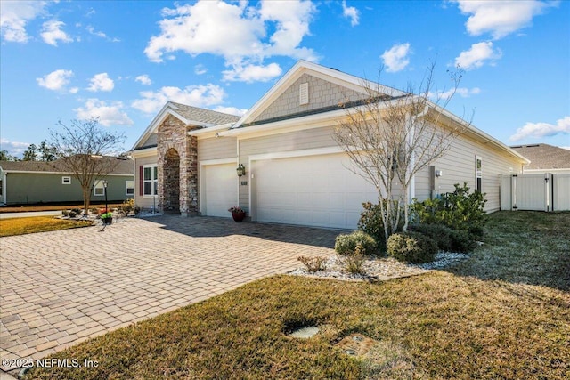 view of front of house featuring a garage and a front yard