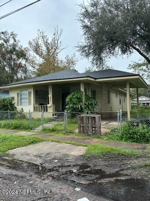 view of front of property with covered porch