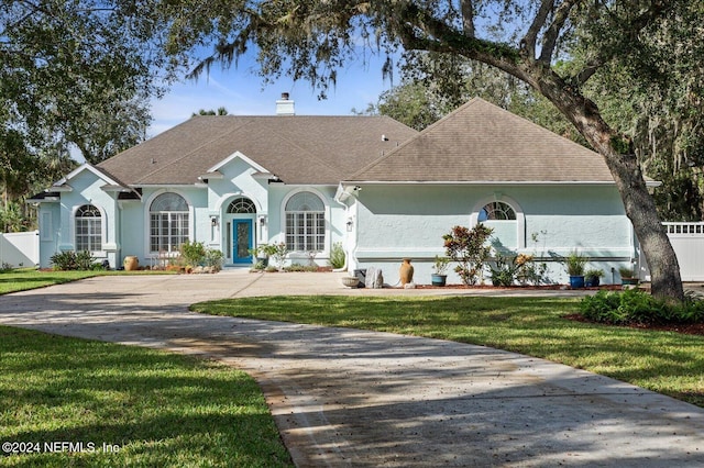 view of front of property with a front yard