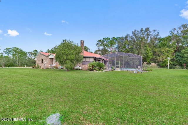 view of yard with a lanai