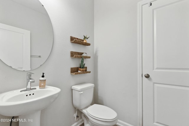 bathroom featuring toilet and sink