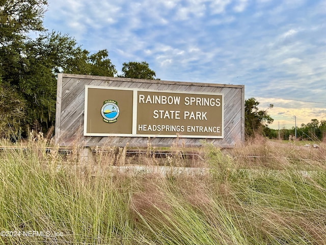 view of community / neighborhood sign