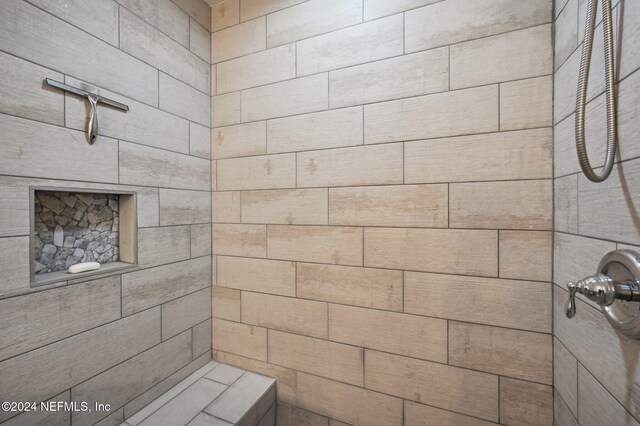 bathroom featuring a tile shower