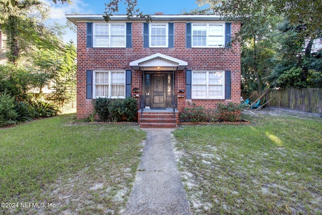 view of front of house featuring a front yard