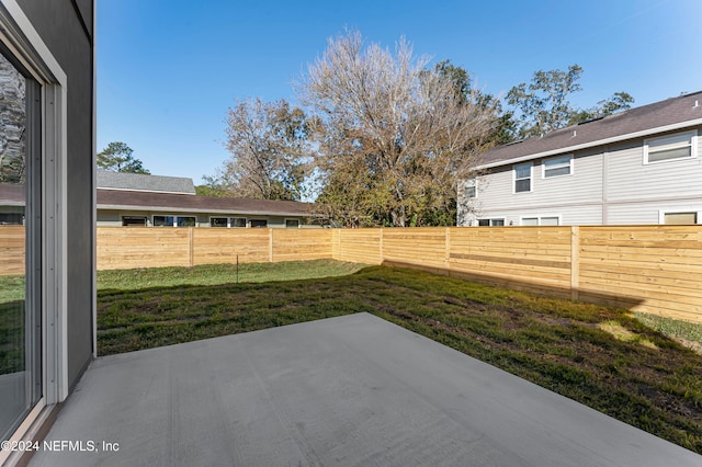 view of yard featuring a patio