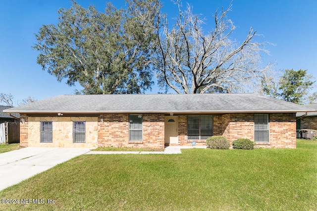 ranch-style home featuring a front yard