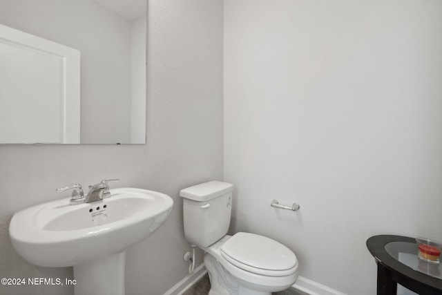 bathroom featuring sink and toilet