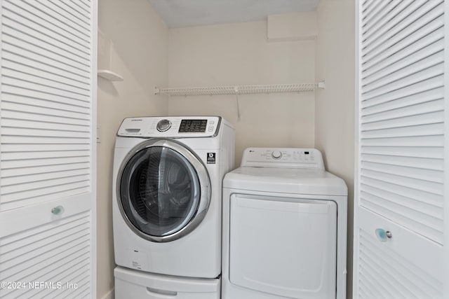 clothes washing area with laundry area and independent washer and dryer