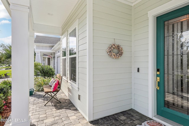 property entrance with covered porch