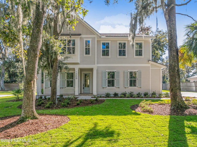 view of front of house featuring a front lawn