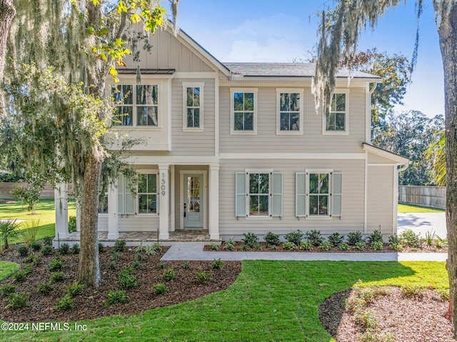 view of front facade with a front yard