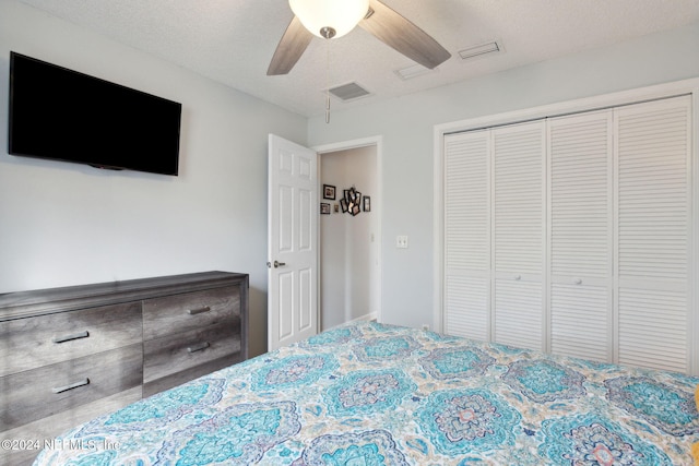 bedroom featuring a textured ceiling, a closet, and ceiling fan