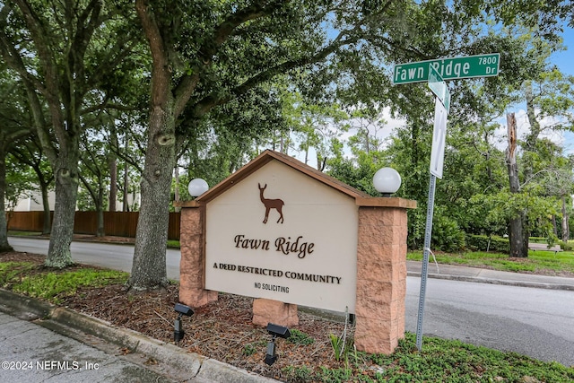 view of community / neighborhood sign