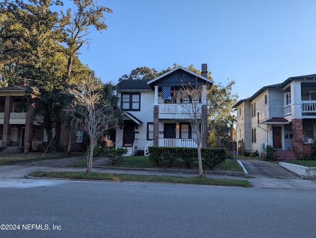 view of front of home featuring a balcony