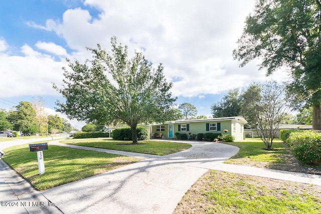 single story home featuring a front yard