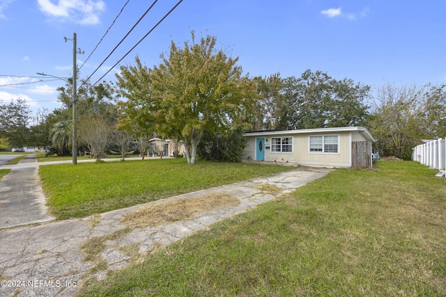 view of front of house with a front yard