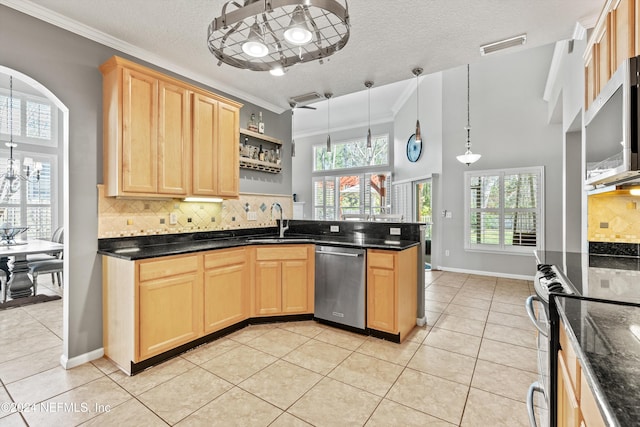 kitchen with a textured ceiling, stainless steel appliances, crown molding, sink, and an inviting chandelier