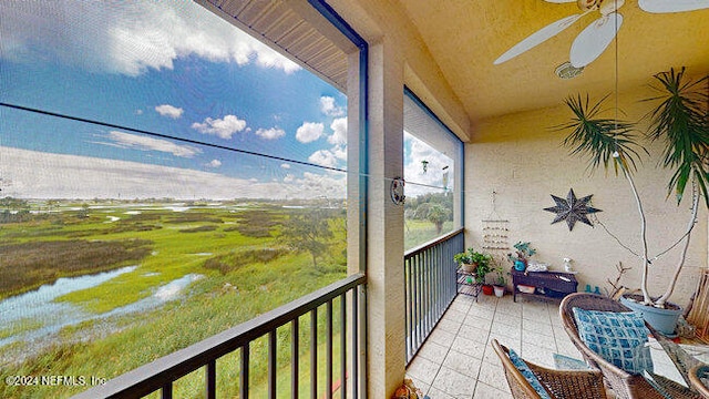 sunroom / solarium featuring ceiling fan