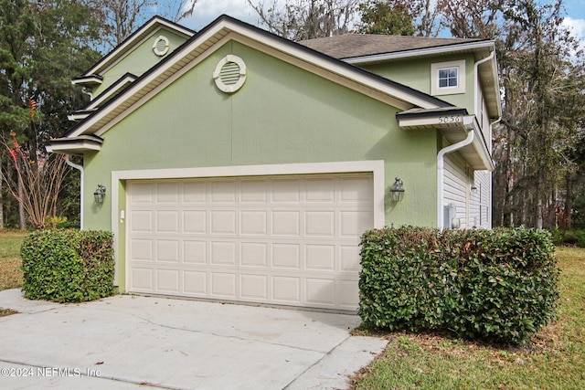 view of front facade with a garage