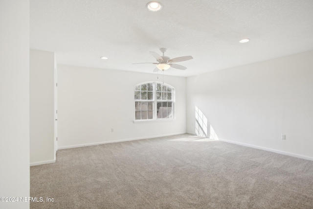 unfurnished room featuring ceiling fan and light colored carpet