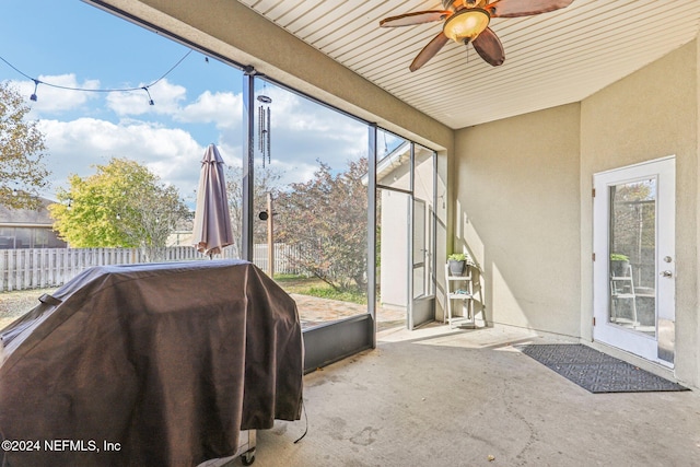 sunroom featuring ceiling fan