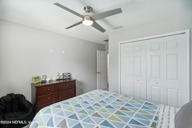 bedroom featuring ceiling fan and a closet