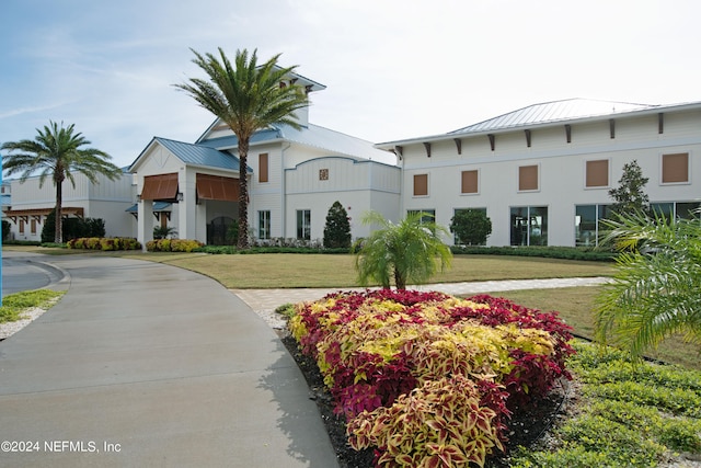 view of community featuring a yard