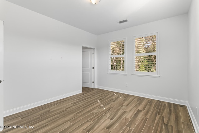 spare room featuring dark wood-type flooring