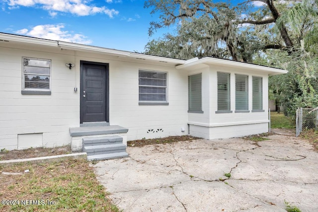 view of front of property