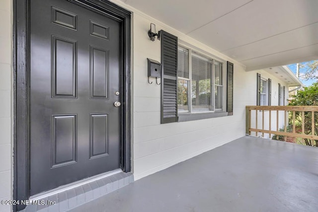 doorway to property with covered porch