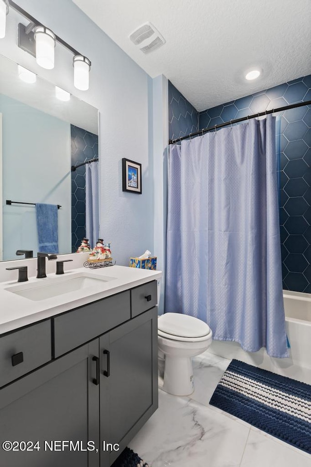 full bathroom featuring a textured ceiling, vanity, shower / tub combo, and toilet