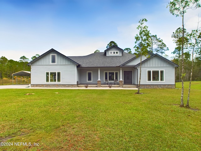 view of front facade featuring a carport, a porch, and a front lawn