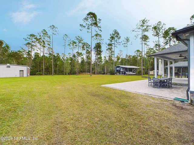 view of yard featuring a patio