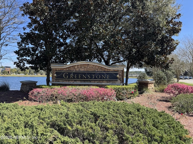 community sign featuring a water view