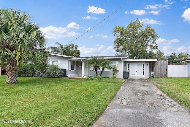 ranch-style house featuring a front yard