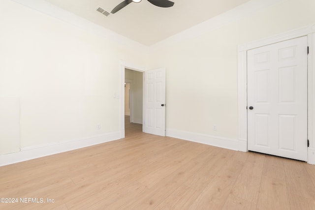 empty room featuring light wood-type flooring and ceiling fan