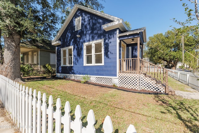 view of front of property with a front lawn