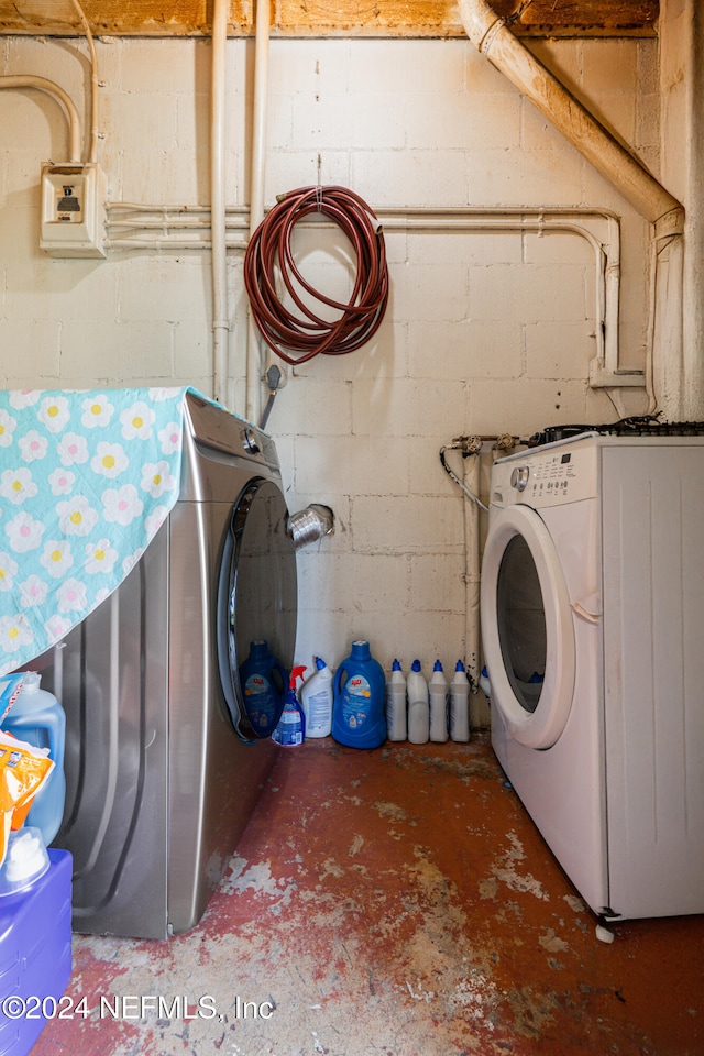 laundry room featuring washer / clothes dryer