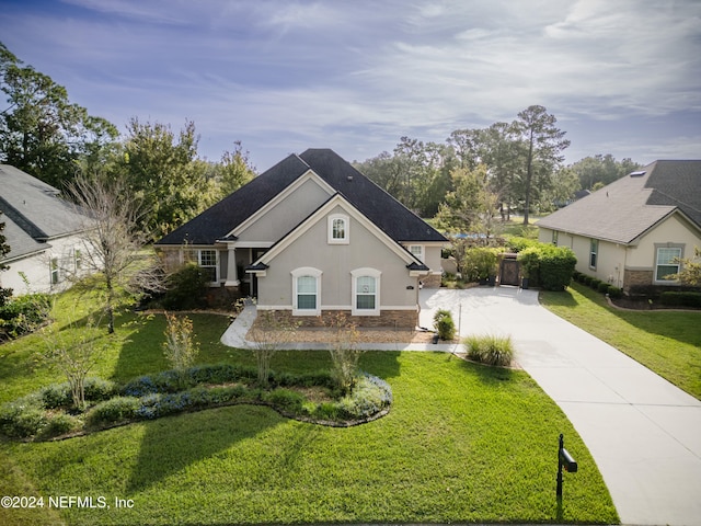 view of front of house featuring a front lawn