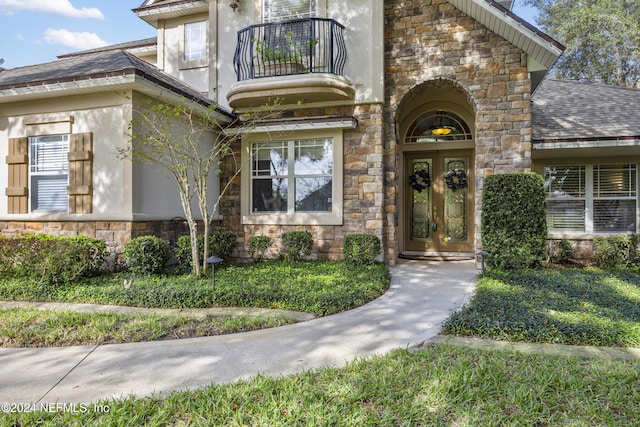 property entrance with a balcony