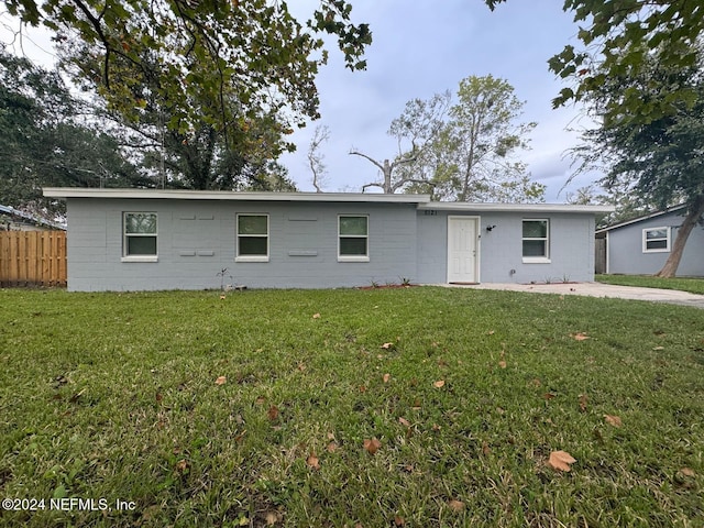 view of front of house with a front yard