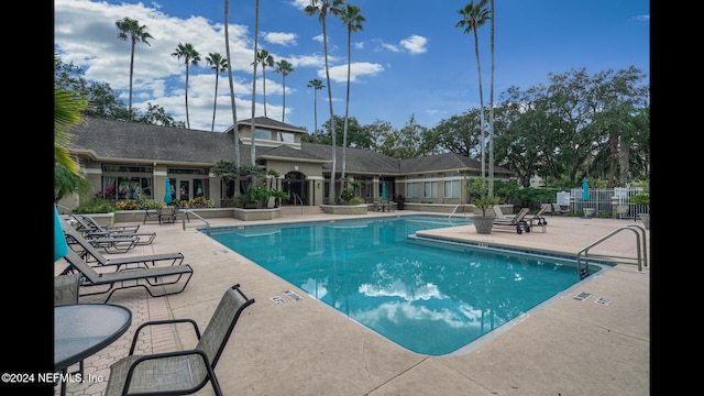 view of swimming pool featuring a patio