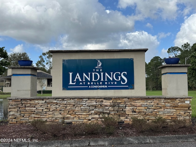 view of community / neighborhood sign