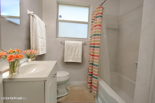 full bathroom featuring baseboards, toilet, tile patterned flooring, shower / bath combination with curtain, and vanity