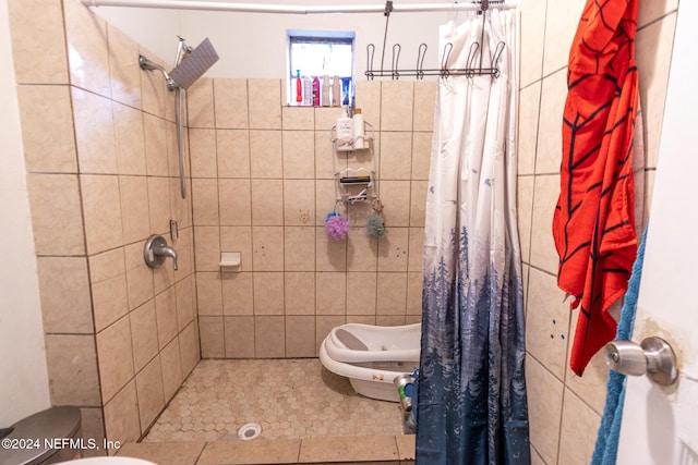 bathroom featuring tile patterned flooring, curtained shower, and toilet