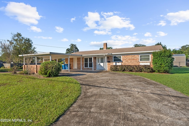 ranch-style house featuring a front lawn