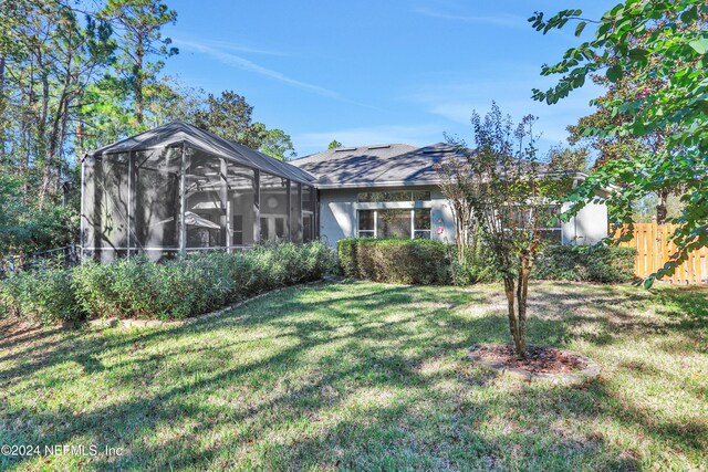 view of front of home featuring a front lawn