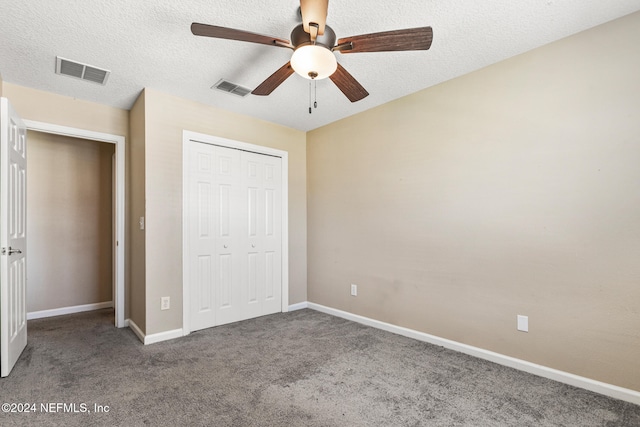 unfurnished bedroom featuring ceiling fan, carpet floors, a textured ceiling, and a closet