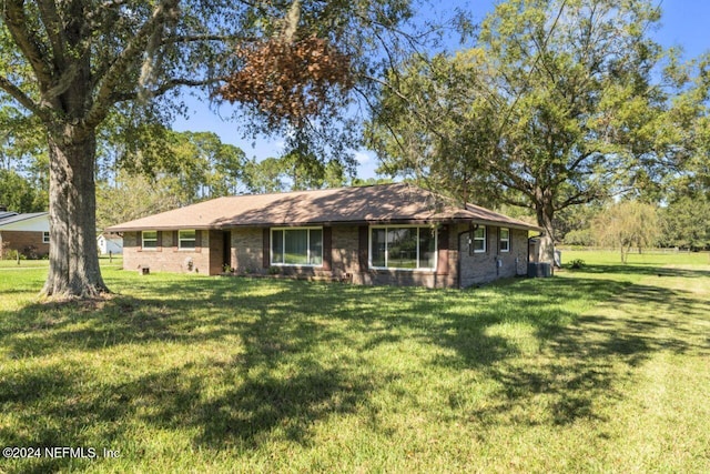 ranch-style house with a front yard